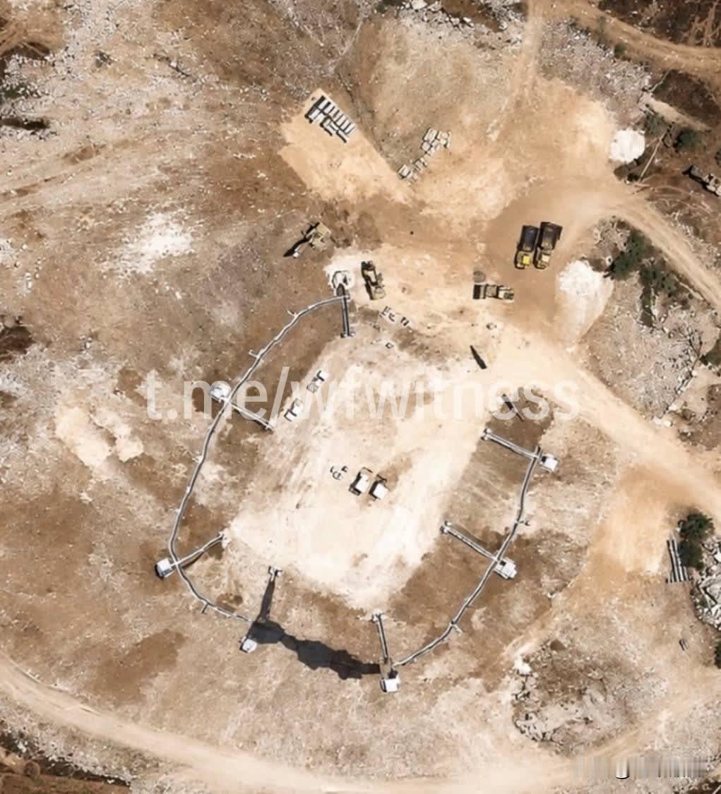 以色列媒体报道以色列国防军（IDF）位于被占领的黎巴嫩城市马龙拉斯的基地，经过大