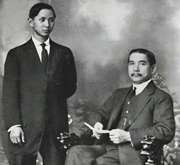 孙中山作为一代伟人，他的子孙后代如今分别在什么职位上工作过？他们都做出了哪些贡献