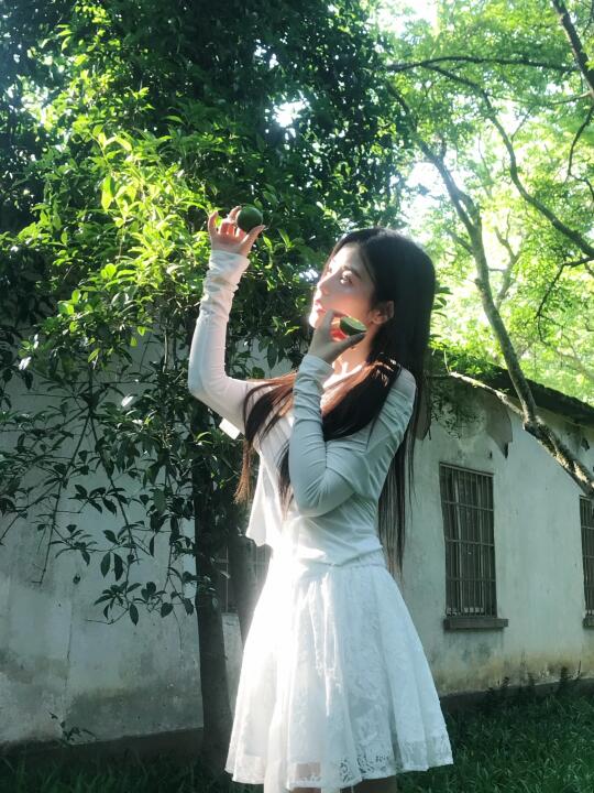 光落在绿意里🍃‧₊˚