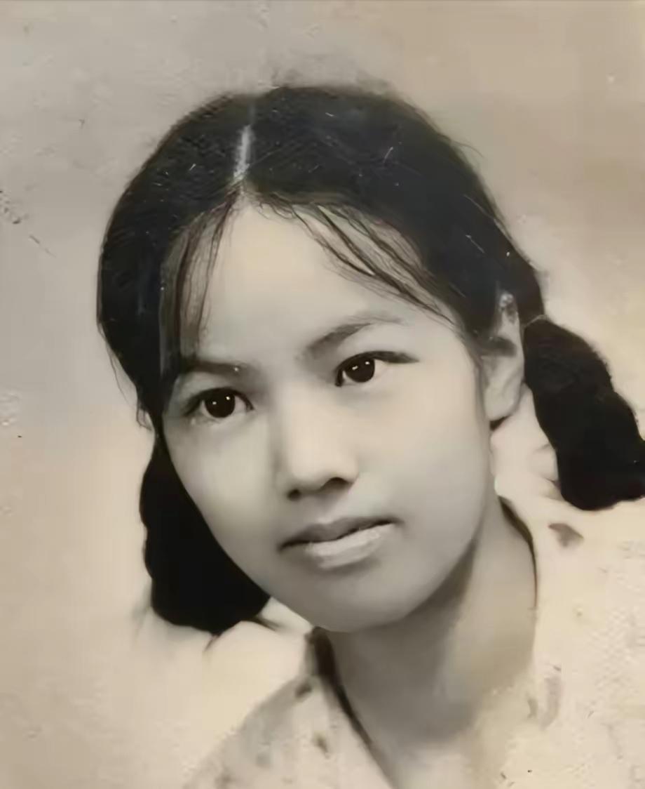 1984年，黄令仪收到通知：停止集成电路和芯片的研发，她冲进办公室大喊：＂不能停