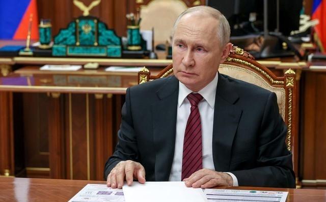 普京终于发现了一个事情，俄军拉平上将，完全就是“乌克兰的大英雄”，这种人早就应该