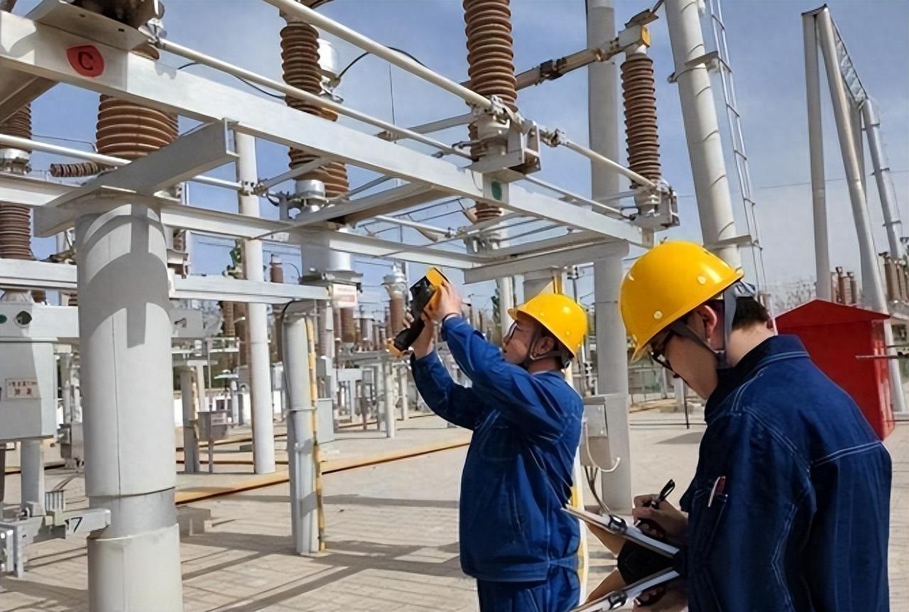 外媒拿 3 万亿总负债唱衰国内两大电网，直言百年都收不回建设成本，看似数据吓人，