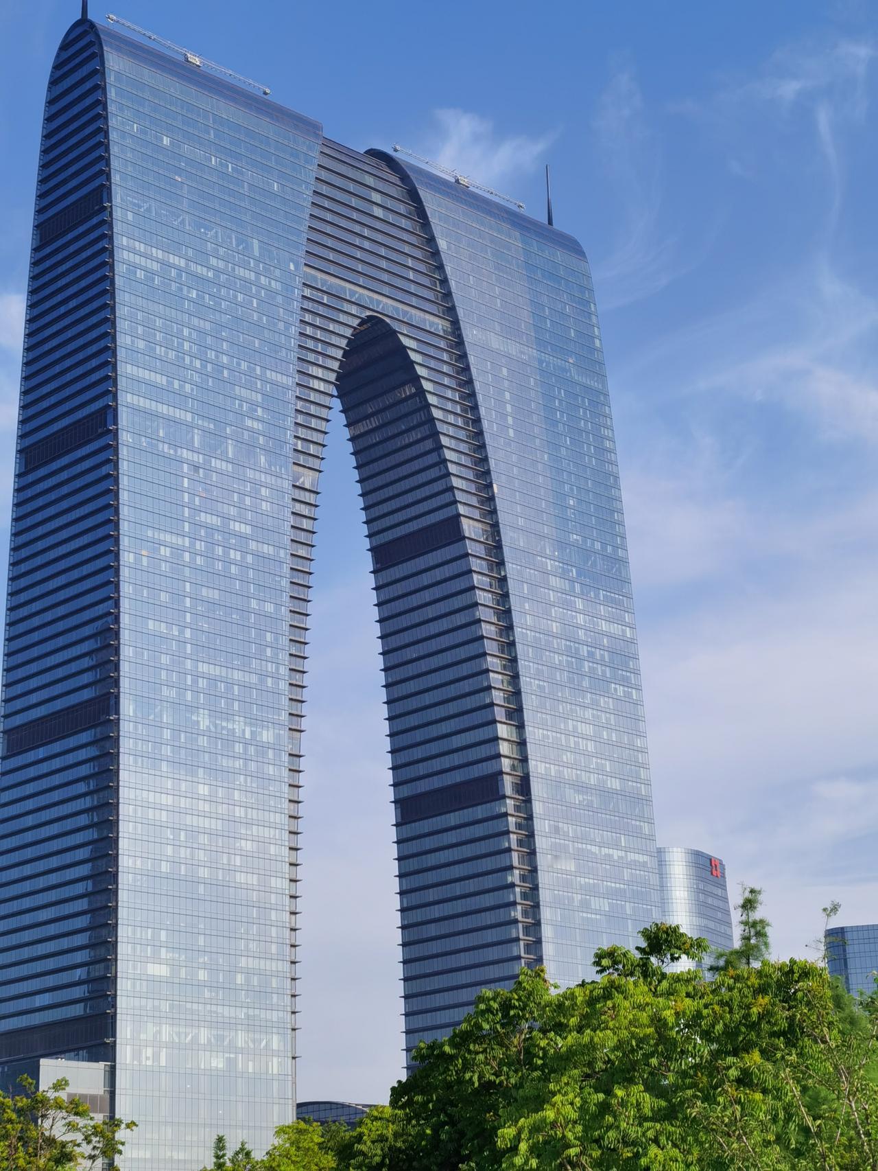 市场分化，下一个主线？
商业航天见顶的信号很明显，龙头开始出现明确的负反馈。AI