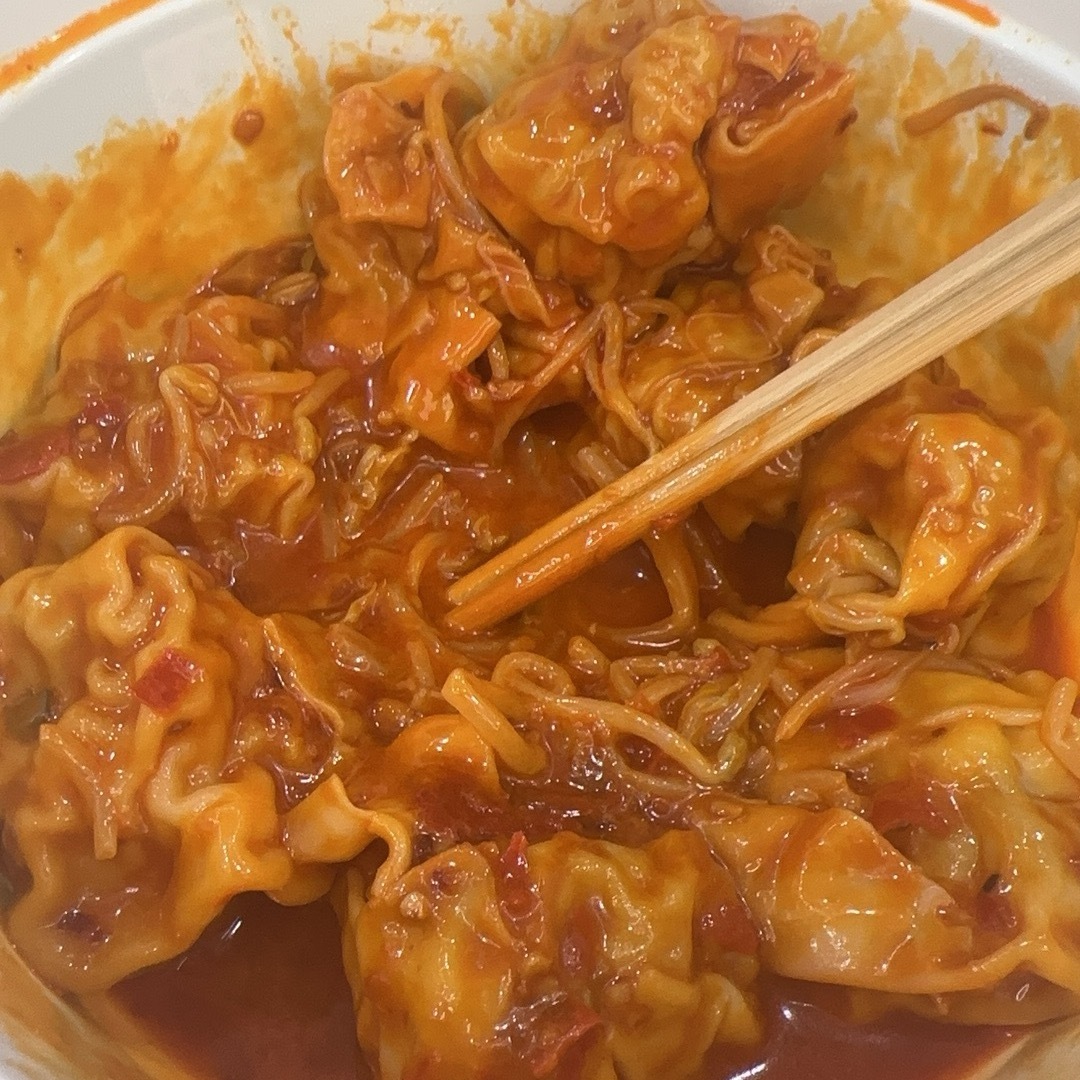 今天中午被袁记云饺这个剁椒麻酱辣的嘴巴翻🥵还好有西瓜姐姐给我点的茶颜悦色及时解