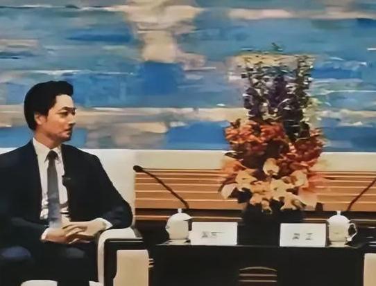 12月28号那天，蒋万安在上海不拿稿子就上台讲，嘴皮子特别溜，真没想到啊，当年蒋