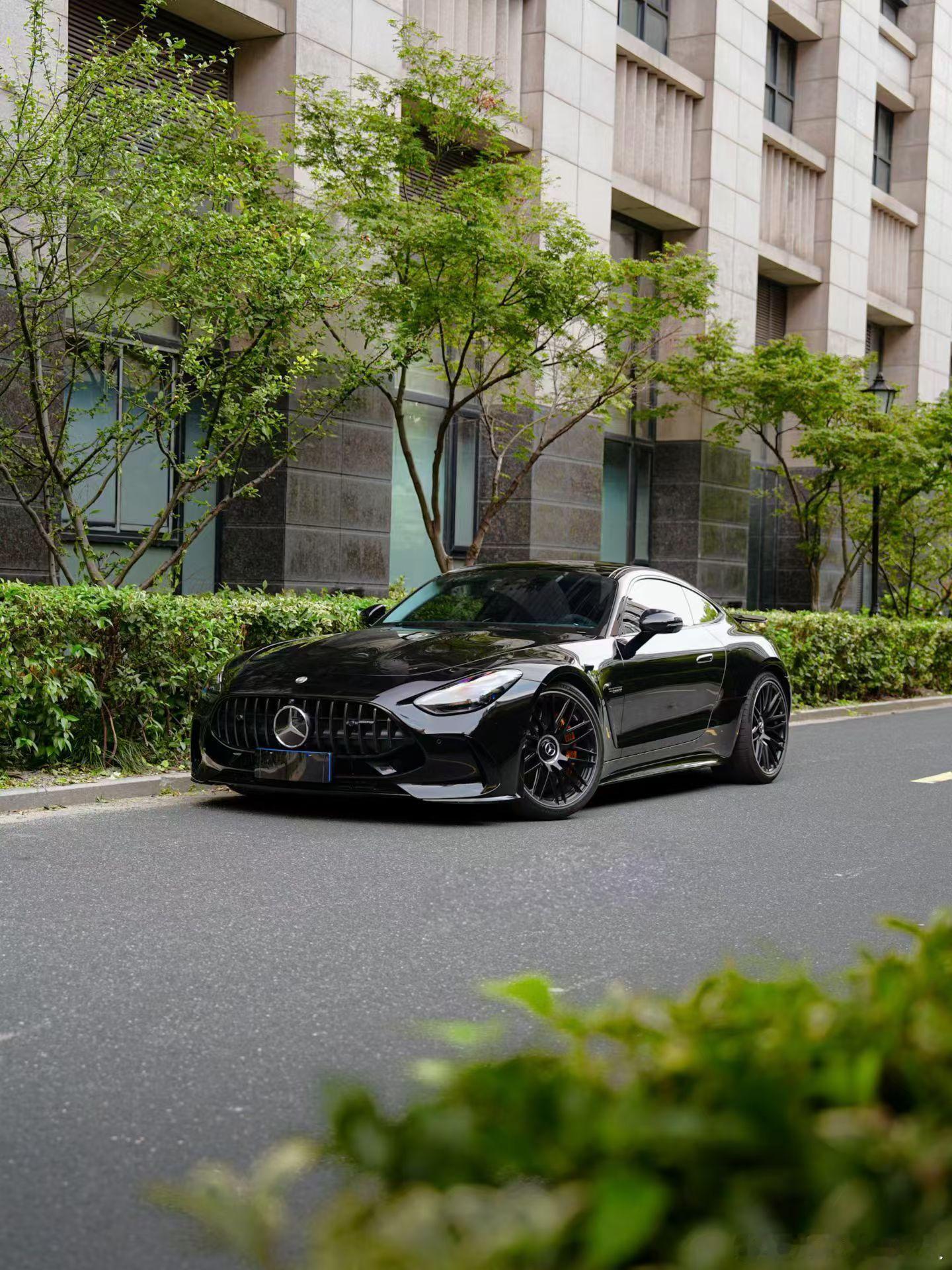 2025款奔驰 AMG GT63 S E Performance，黑武士风格  