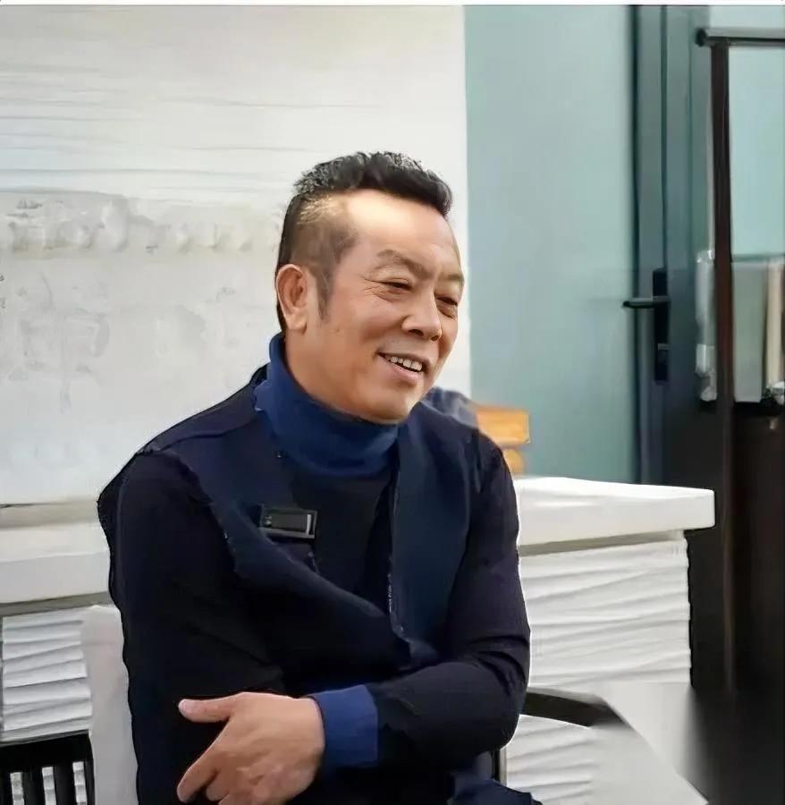 贾国龙嘴硬上热搜了！

到底多硬？

公开声明翻来覆去就一句：我没错！大段文字里