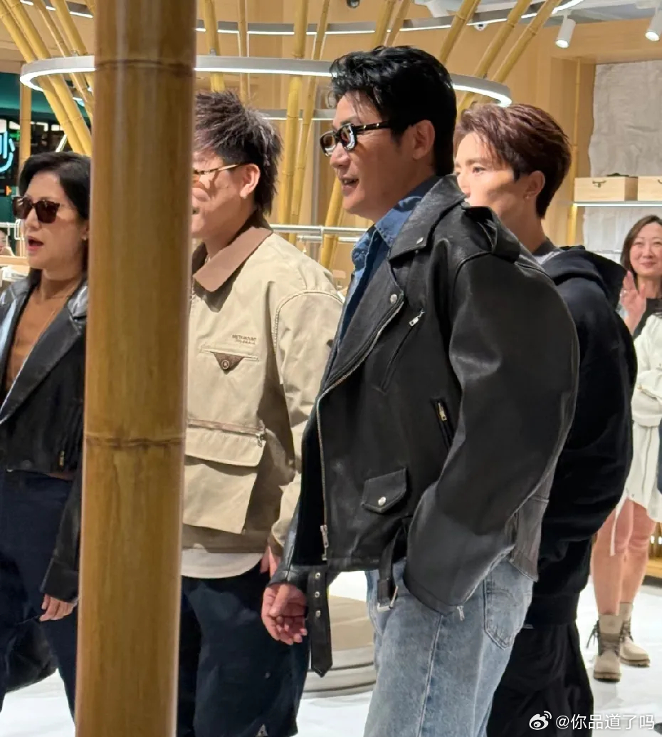 陆毅鲍蕾夫妇和胡彦斌逛街，他们关系真的很好！因为一起参加过披荆斩棘的哥哥，而且两