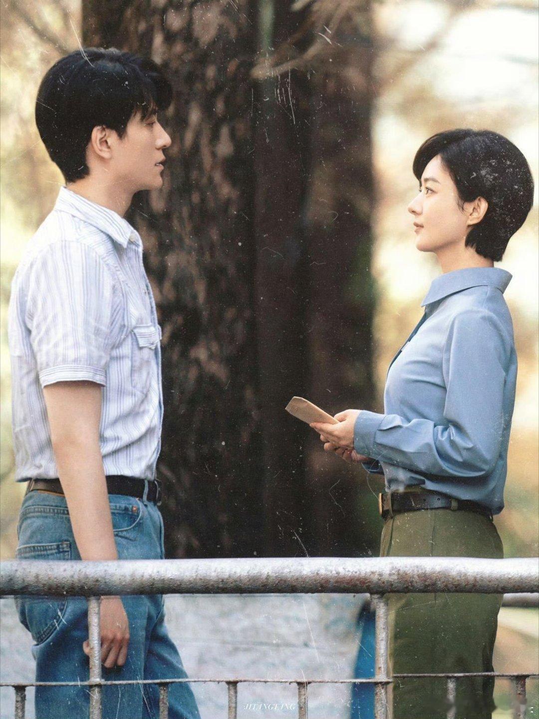 秦俊杰甩手这一下这委屈谁扛得住啊！秦俊杰这一下甩得又爽又心疼，简直是我加班被骂后