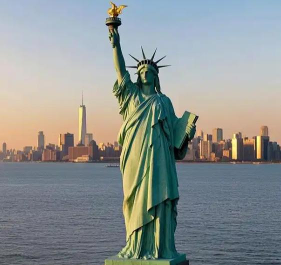 有德国网友说世界上有两个骗子国家，一个是美国，一个是中国。美国称自己是世界上最强