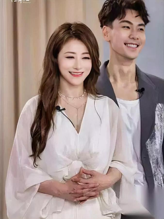 戴向宇太敢说了！

夫妻隐私全抖出来

自曝老婆陈紫函连内裤都帮他洗？！这波恩爱