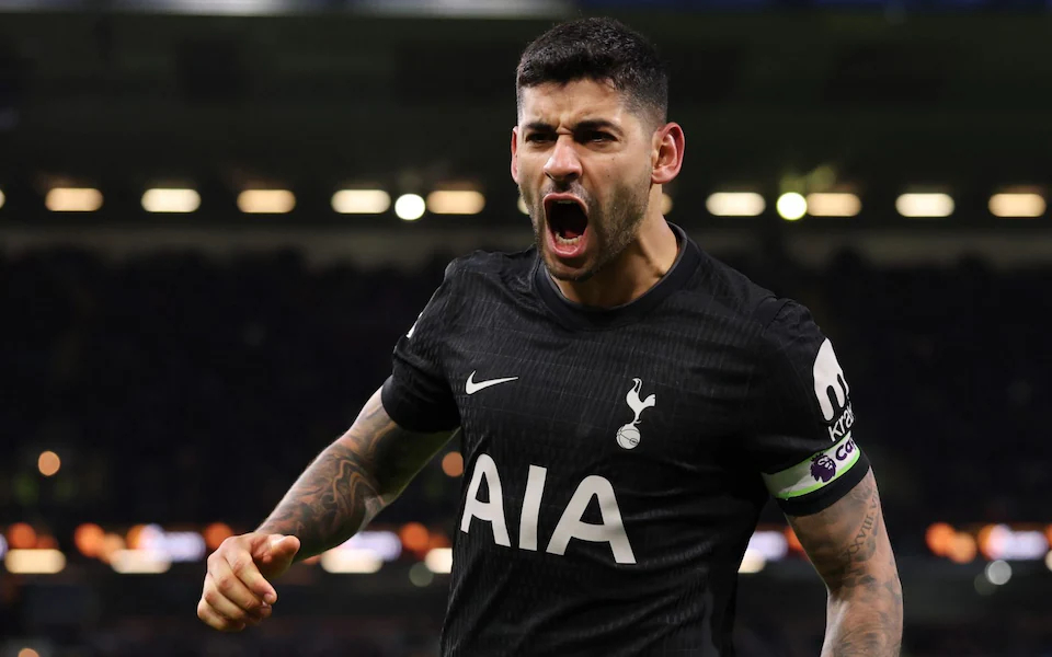 📰 每日电讯报Matt Law专栏《频频抨击高层的罗梅罗，有球迷的支持》在托特