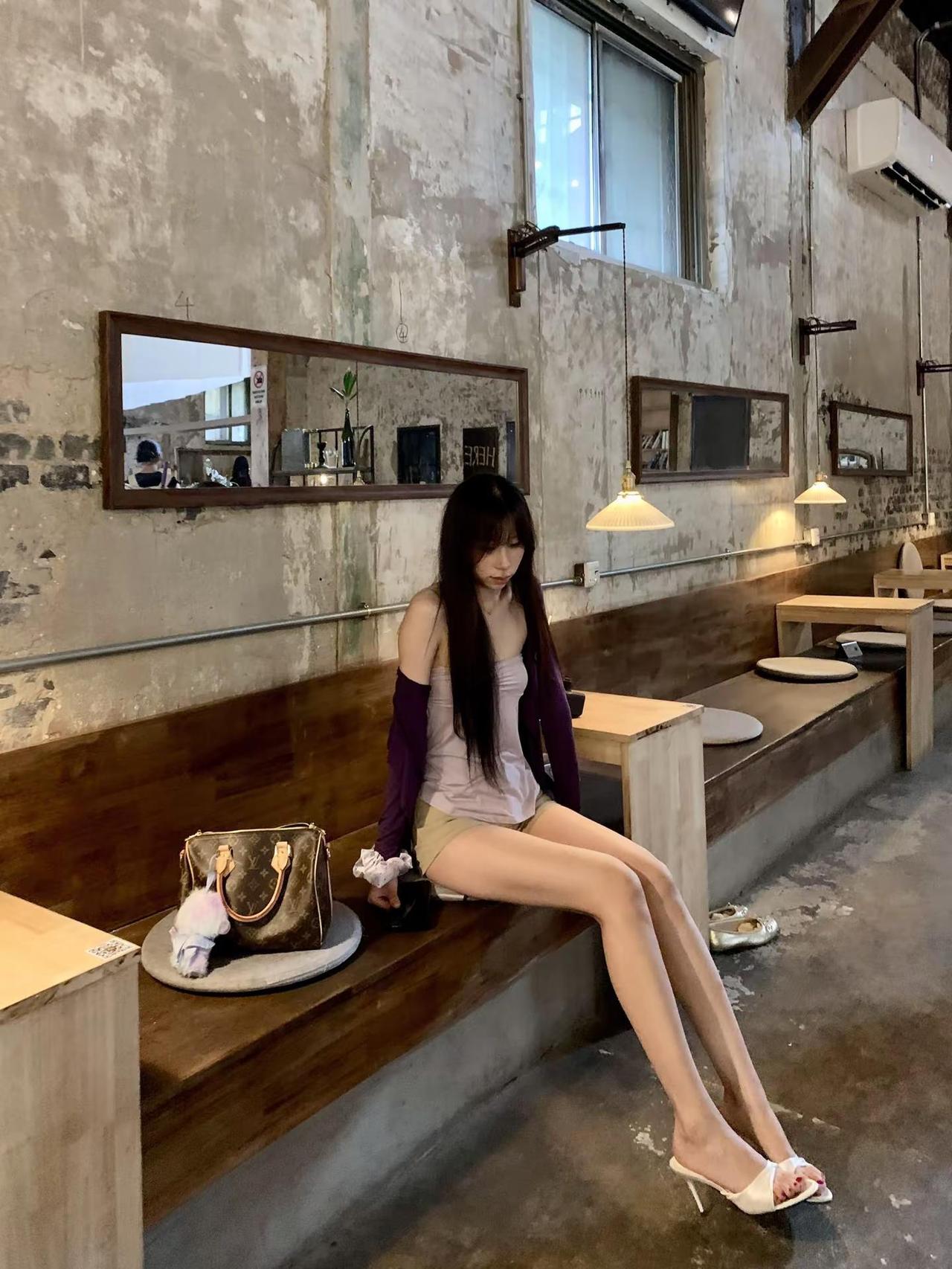 清冷感ootd 慵懒松弛感穿搭 细高跟凉鞋
