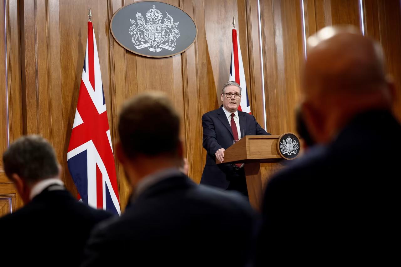 英国首相基尔·斯塔默为他不加入美以对伊朗攻势的决定辩护，称他不愿在“没有撤离计划