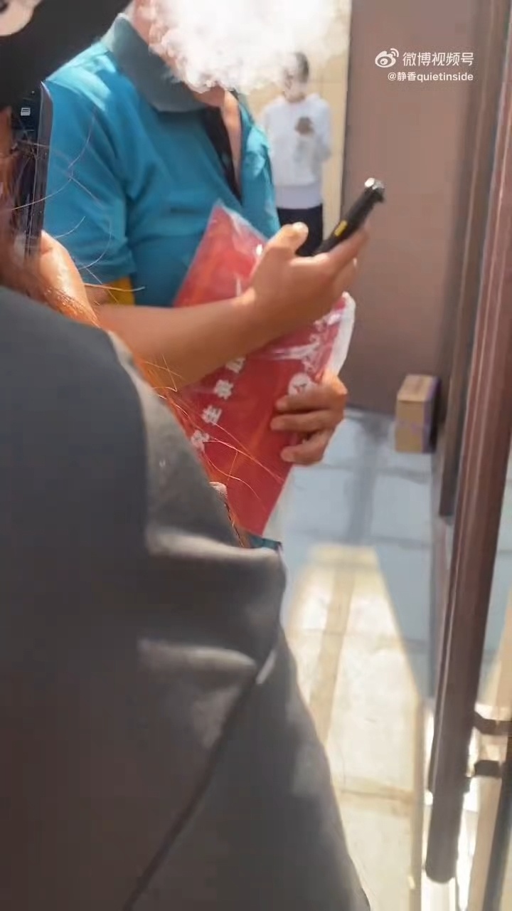 贺峻霖中传研究生录取通知书到了 看到这个心中有一直说不清的感情，陪贺峻霖从高中到