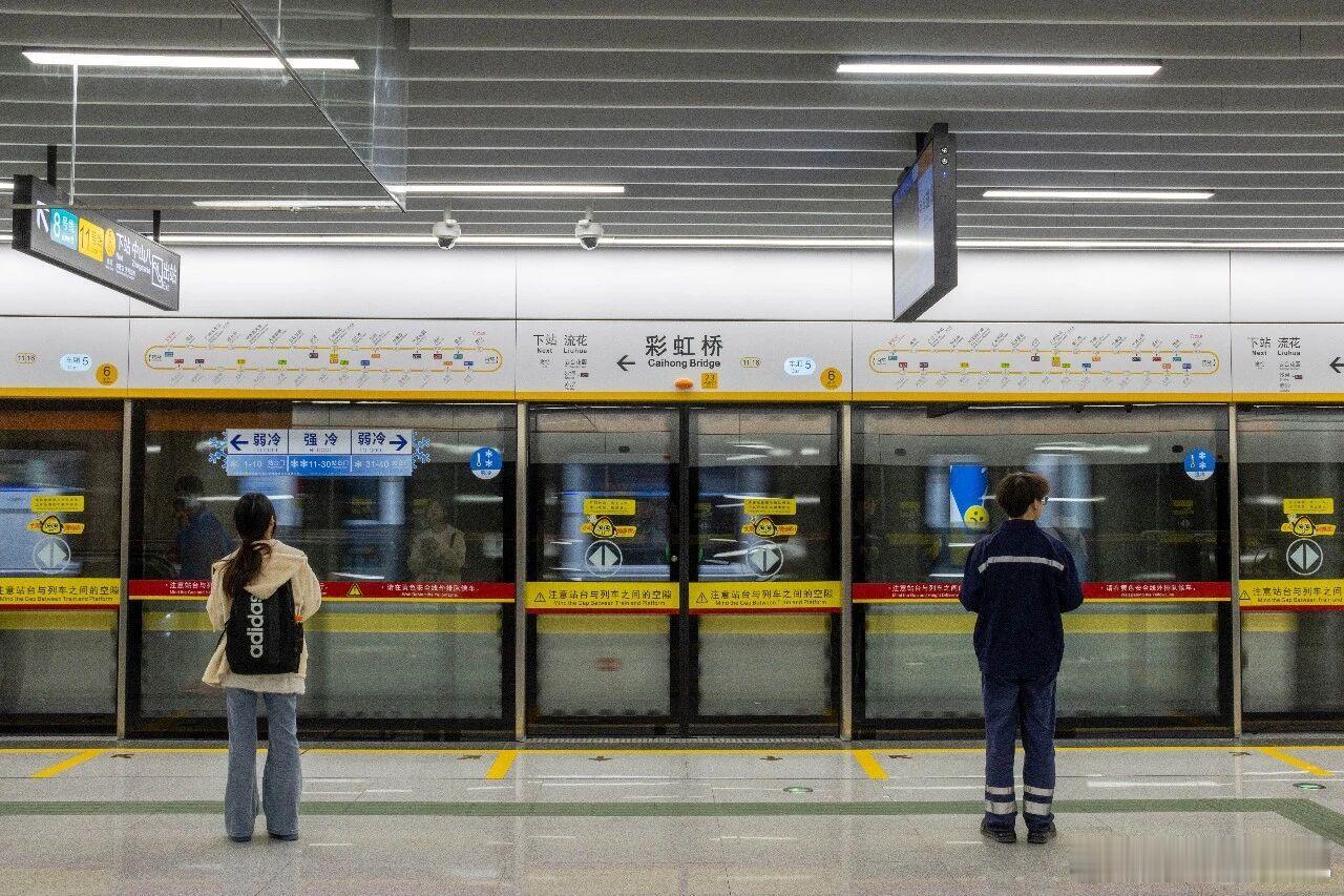 2026年7月全国54城轨交总客运量29.4亿人次，但平均客运强度同比降4.85