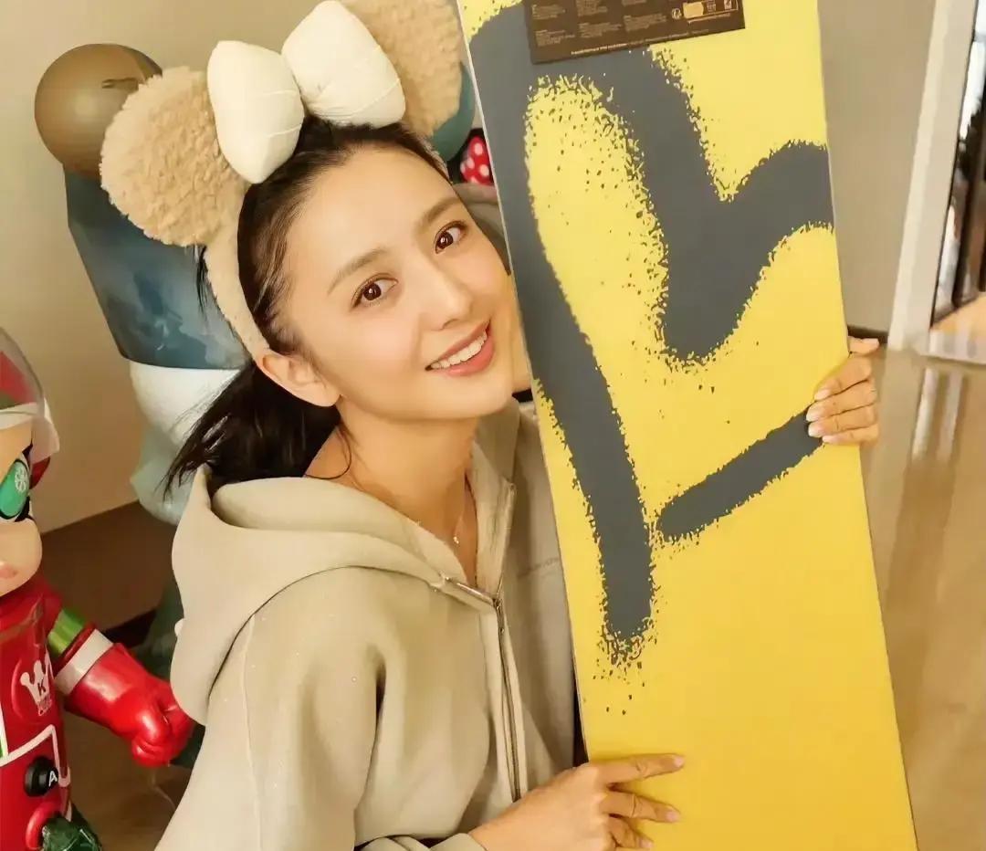 在娱乐圈，能红十年不稀奇，稀奇的是——关系也能保鲜十年。
你看言承旭。
最近上综