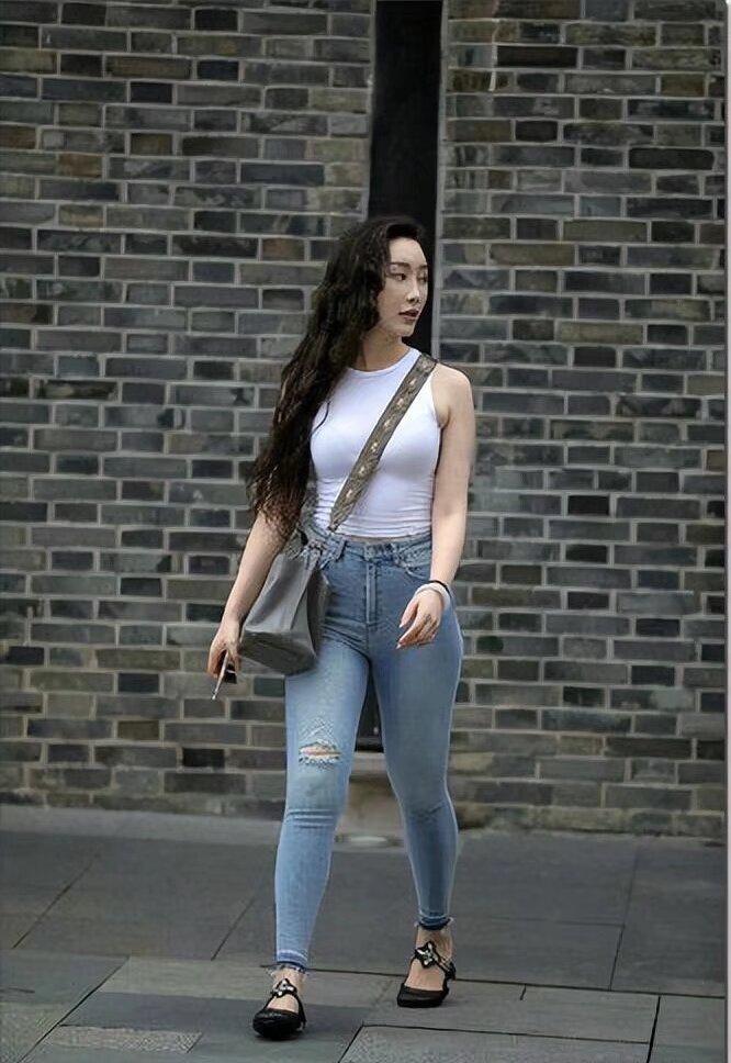 越是缠着你的男人，越爱你，这话绝对是真的！当一个男人放下自己的尊严，一次又一次去