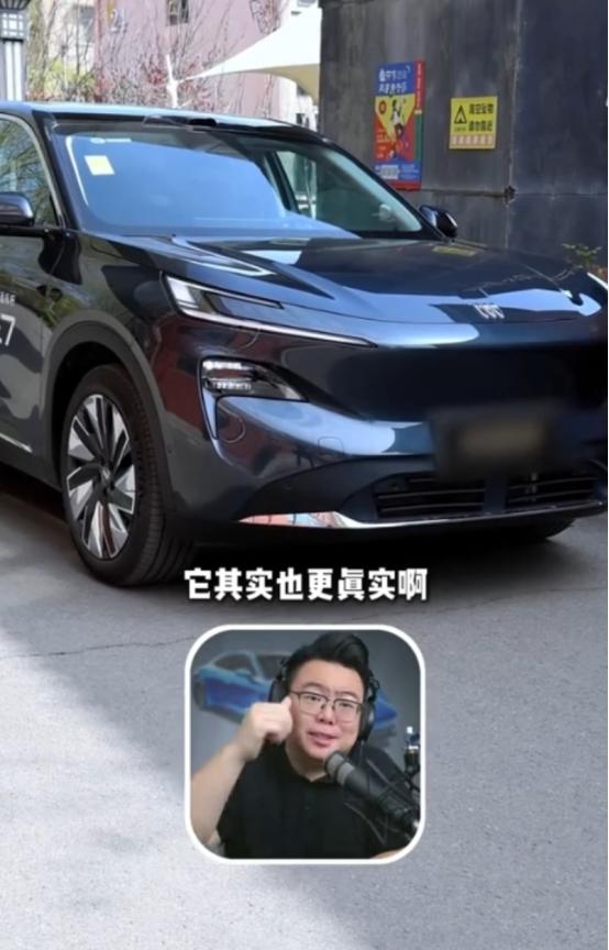 别克至境E7首月交付破万，很多家庭用户提车后感叹：“终于不用在雨天纠结带孩子出门
