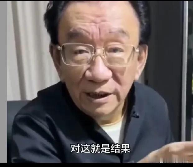 侯耀华说杨小五“赔了夫人又折兵”！
侯耀华又拍视频，借《赤壁之战》开始发挥，他说