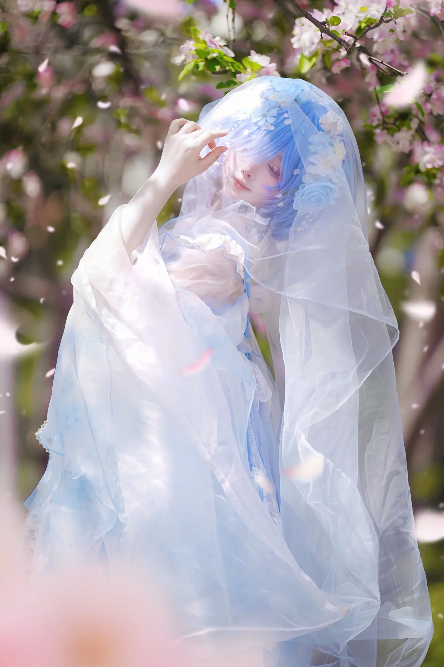 她站在光里，就是真爱的颜色💙。📷