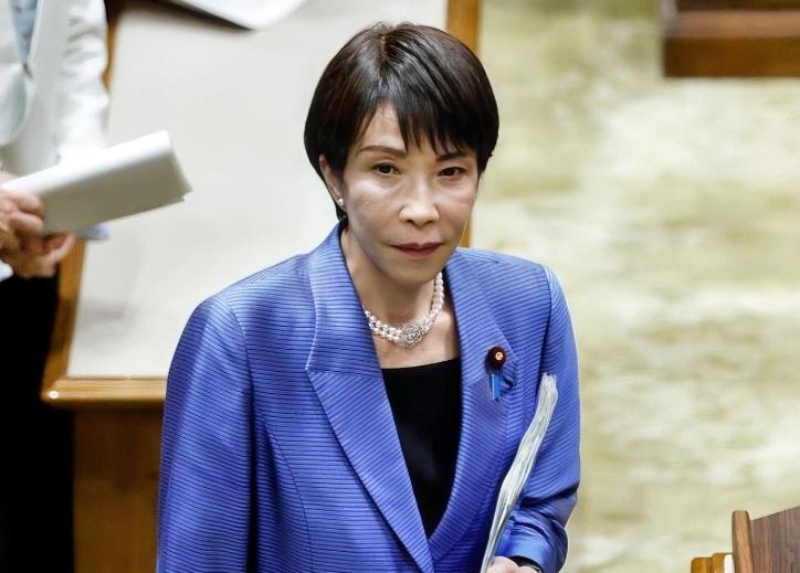 高市早苗或将下台？一天之内遭遇双重压力！在12月22日，据外媒报道称，日本广岛议