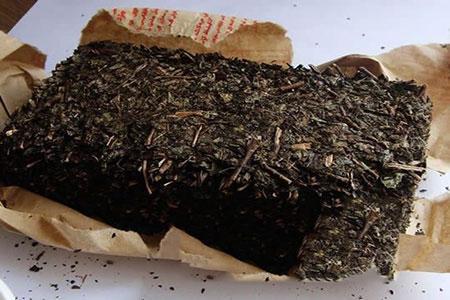 岳母的表妹这段时间在卖茶叶，叫什么黑茶，这几天天天到我岳母家去游说我岳母买黑茶，