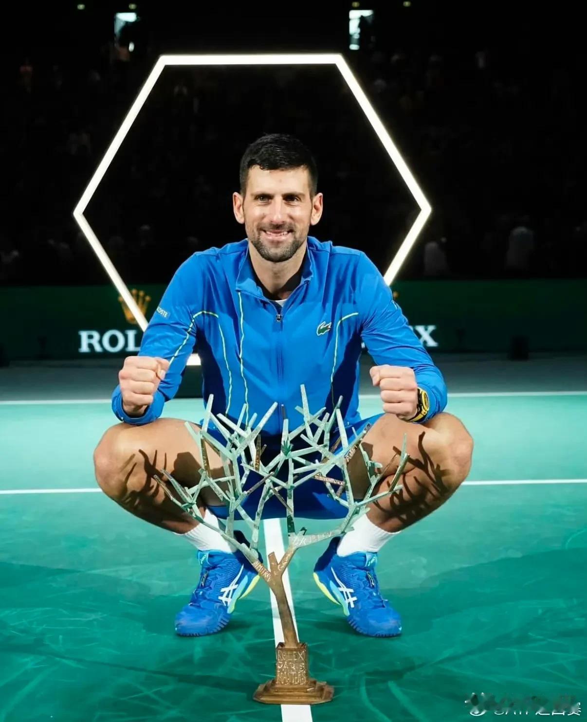 德约科维奇没参加巴黎大师赛，带着家人去马尔代夫度假了。他是5个巴黎大师赛冠军获得