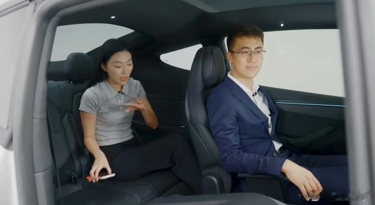 特斯拉总是教育用户，然后一堆人骂，但每次都能大获成功，为啥啊？我不李姐[挖鼻][
