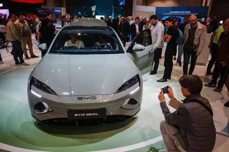 中国汽车欧洲销量创新高2025年12月，中国车企在欧洲月销量首次突破10万辆大关