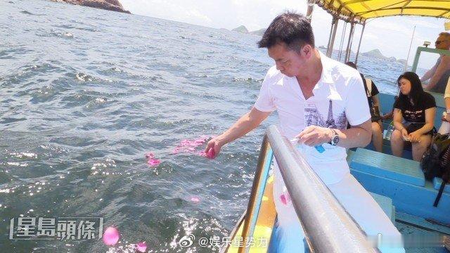 艾威以海葬告别Lisa艾威Lisa游泳相识海葬告别 据港媒，近日，艾威和Lisa