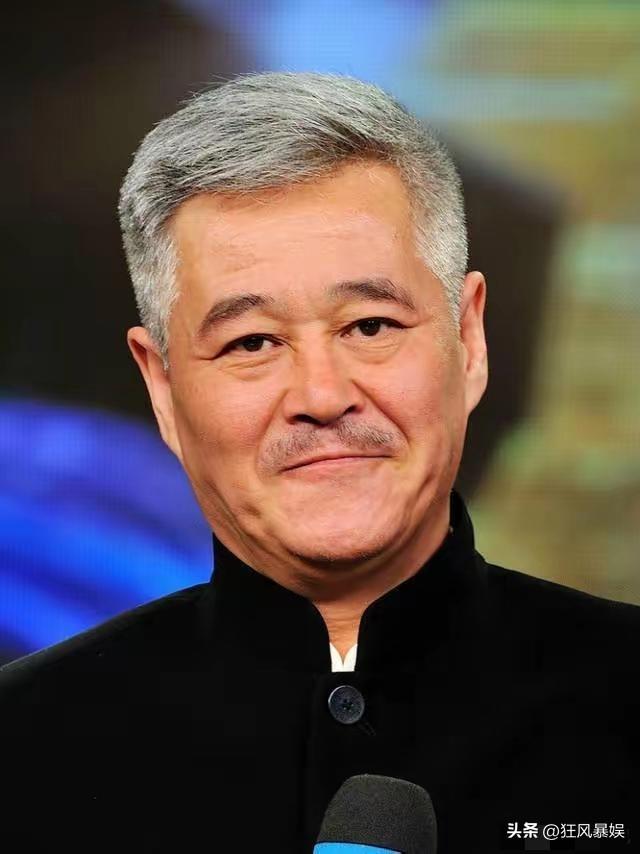 赵本山，10个亿也请不动！

近日，赵本山女儿在开直播时说：不管你出1000万，