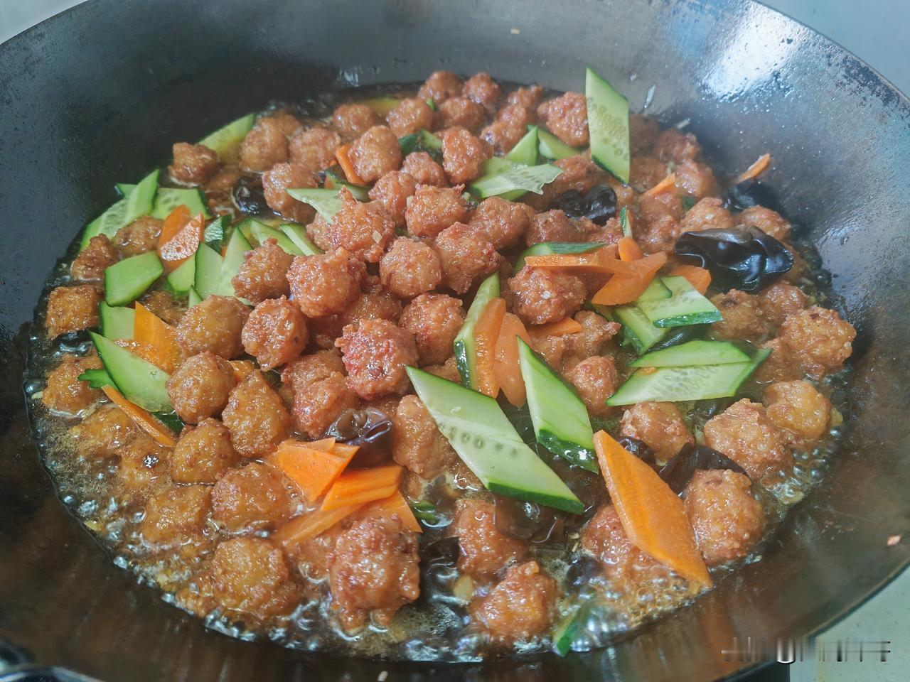 五一怎么过该工作工作，该练摊练摊，除了下雨，啥天气也耽误不了，因为这是我自己的生