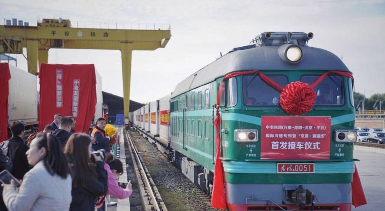 中老铁路已经是超负荷运转！

这条线路想着货运优先，把老挝的钾矿运回来，客运是捎
