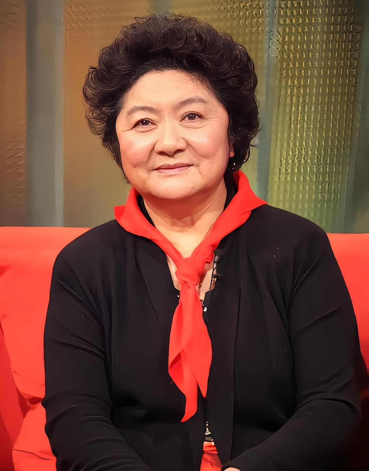 张筠英，1943年出生于中国北京，中国内地女演员、配音、作家，著名译制片导演，表