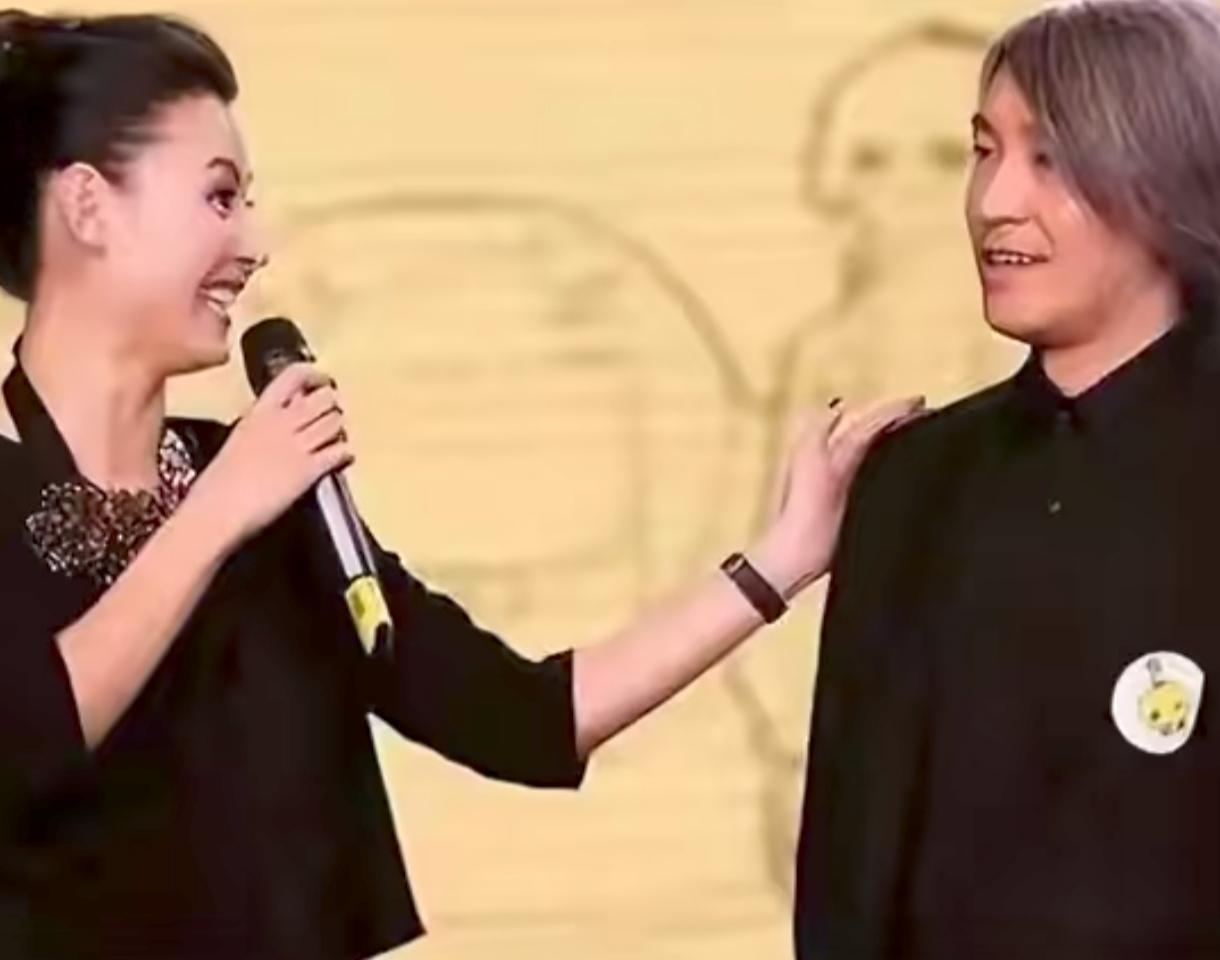 谢霆锋怎么也没料到，守护张柏芝整整27年的，竟是64岁独身无子女的周星驰。

全