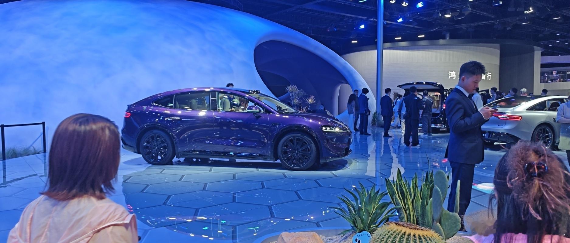 鸿蒙智行展台是真的大，5 界齐全又见尚界