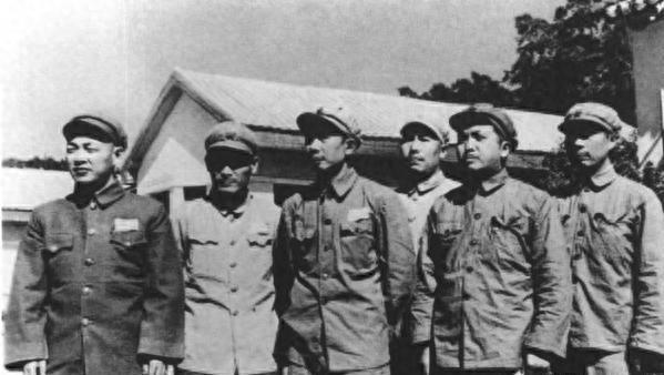 离开海军部队十三年，他归队后职务升一级，仅用数月时间再次晋升一级，原因是什么？