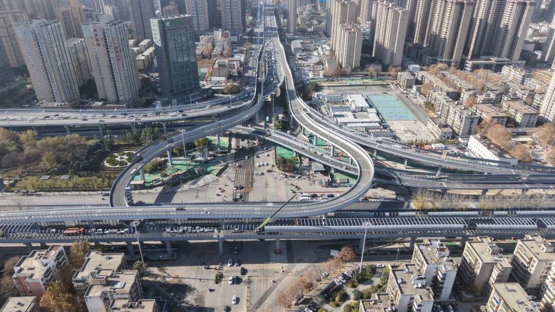 西南二环立交主线桥梁及平行匝道定于12月29日6时通车，西二环↔昆明路、西二环→