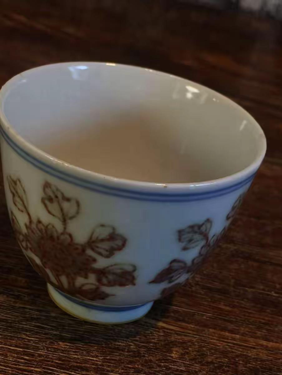 明成化 釉里红花卉纹仰钟杯 器物基础信息 名称：明成化 釉里红花卉纹仰钟杯（也叫