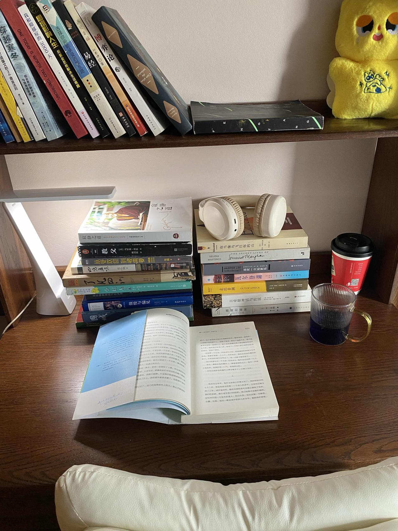 今年39岁的我，终于如愿以偿拥有了一张属于自己的书桌！

全职写作一年，这是我送