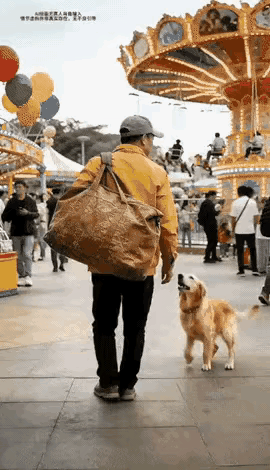 狗狗侦查能力太强了，下一秒感动了所有人。
狗狗意外发现这个男子的异常，果断出击，