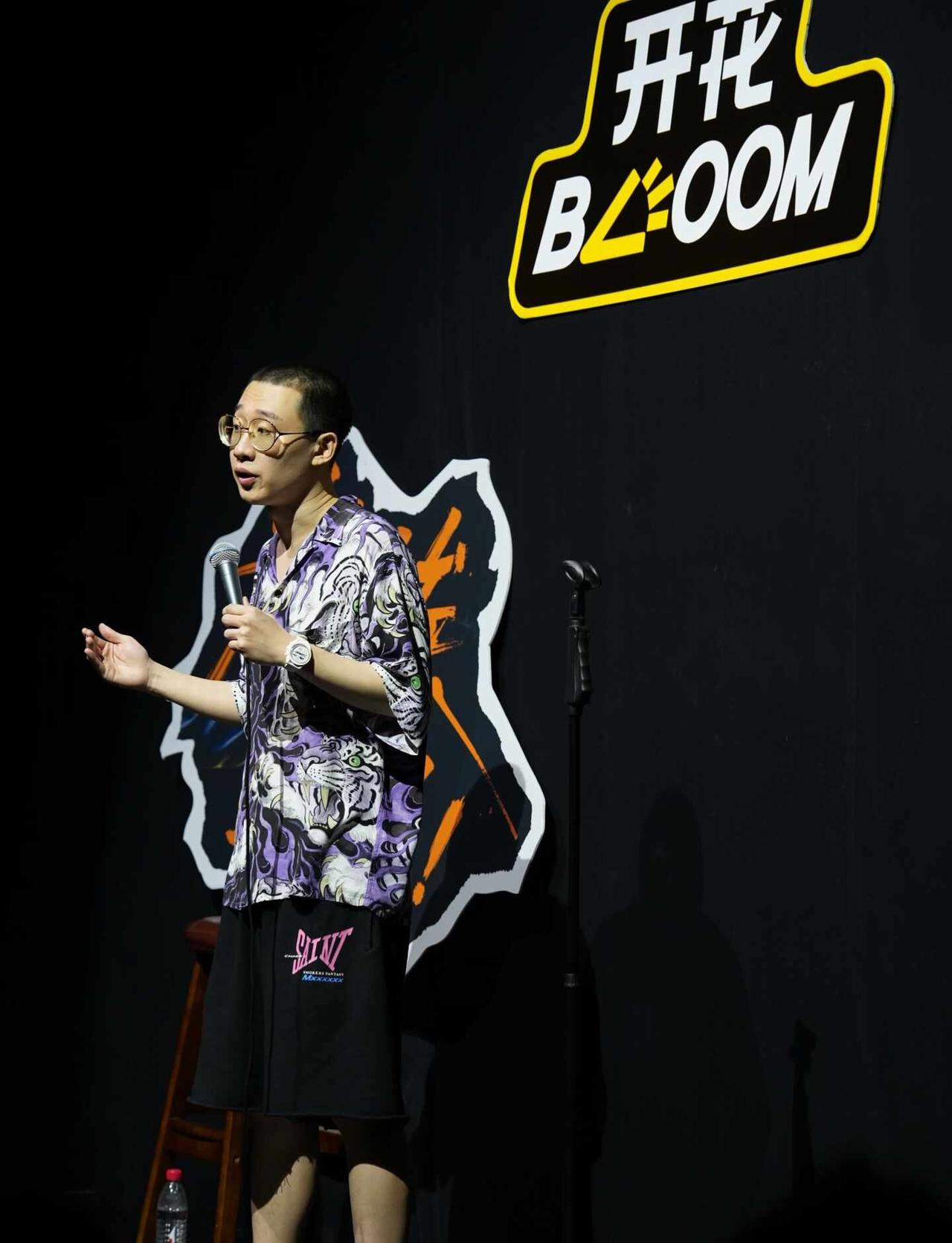 小杜《别挨骂了》!!!!
周六去小杜《别挨骂了》专场的做了志愿者🌸
开场主持人