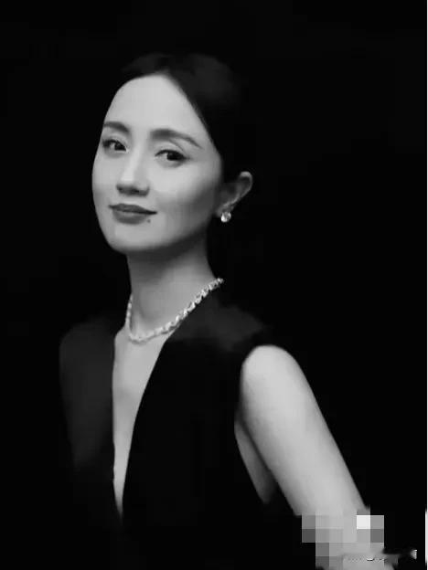 朱媛媛去世，才发现她和辛柏青是夫妻，而且她竟然抗癌五年了。记得第一次看到她就觉得