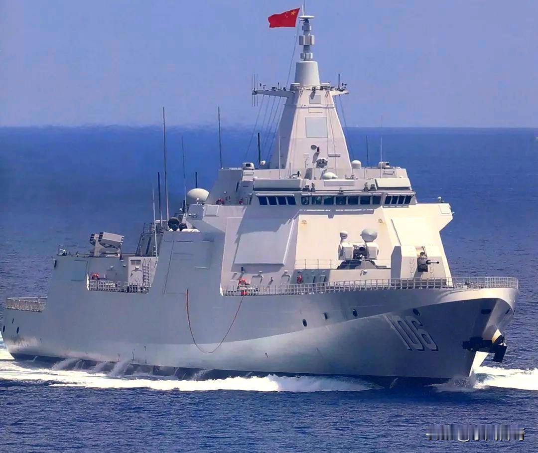 想要打击我国的航母基本上没有可能。
首先我国的055导弹驱逐舰自身都可以形成一个