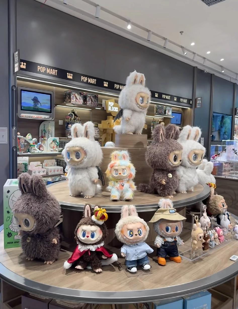 大家有没有发现labubu 热度已经快没有了。

真的是验证了一句话，站在风口猪