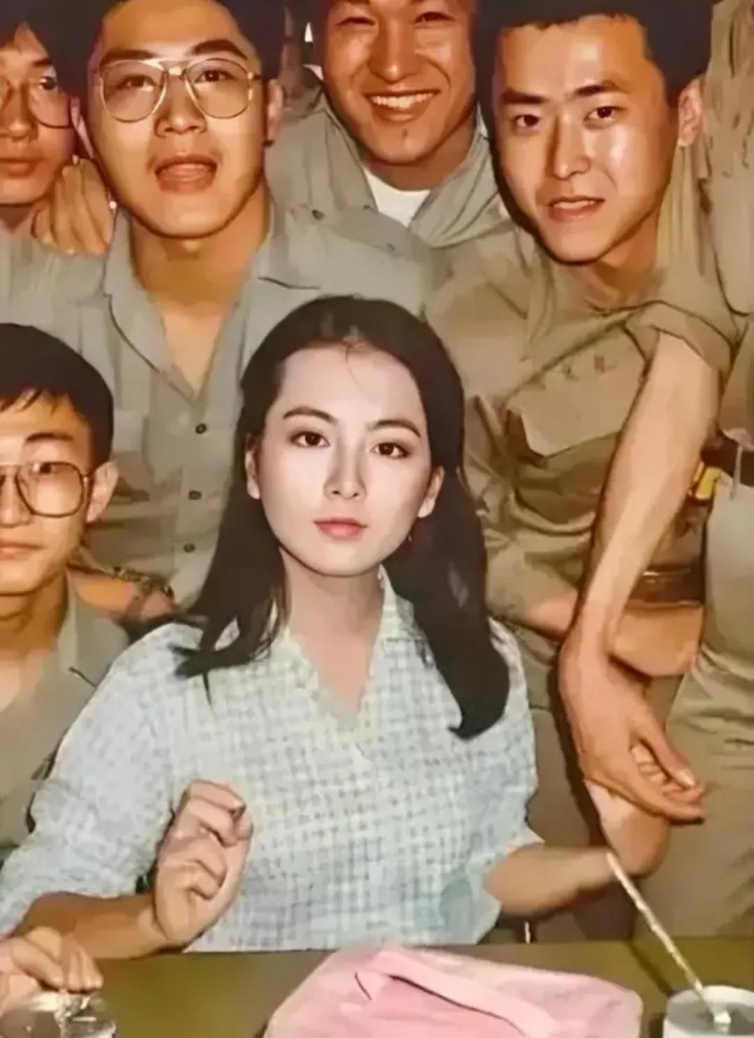 1986年，赵永馨年轻时，留下的一张老照片，这个时候，她正值颜值巅峰，容光焕发，