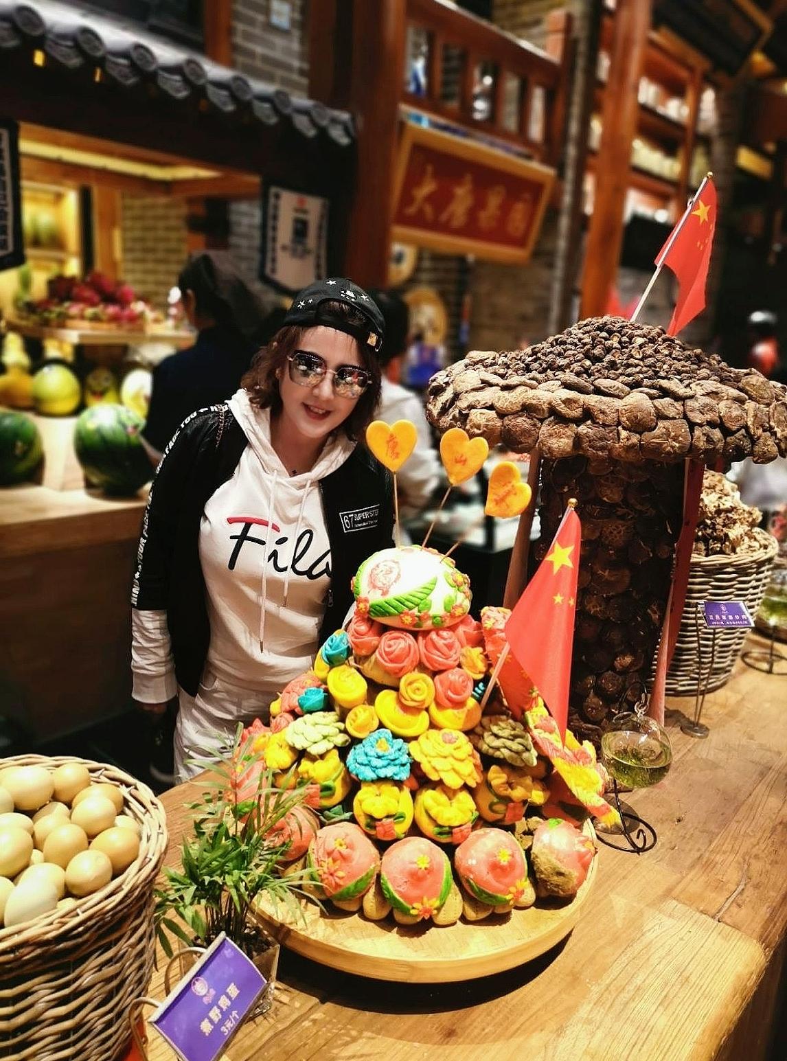 成大事吟
 
任清风来去从容，凭烟雨往复皆通
眼底浮沉容俗世，胸中荣辱纳千重
纵