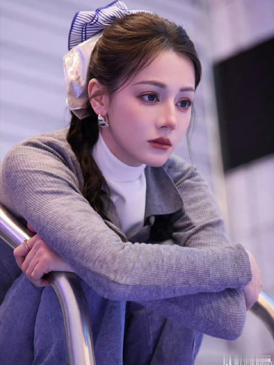 迪丽热巴快急哭了这么糊的图还能这么美！！！ ​​​