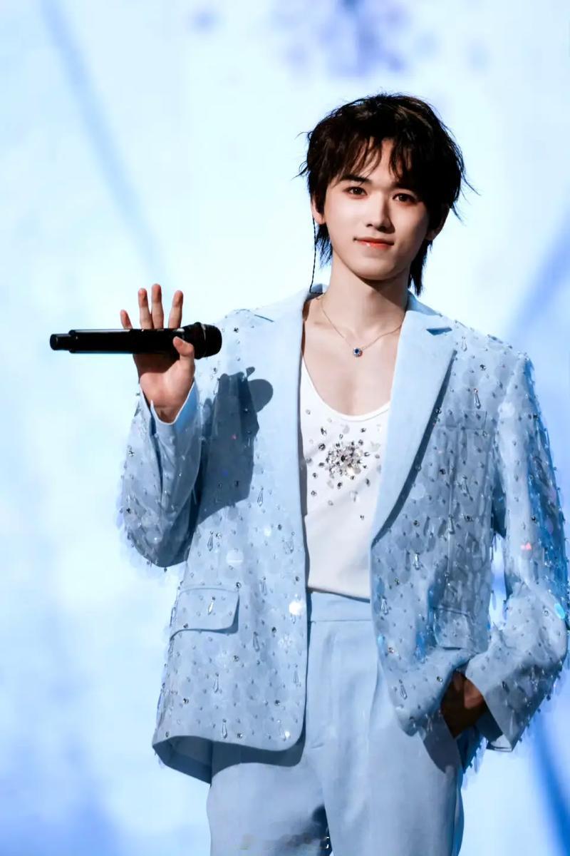 2024最美的夜跨年晚会  2024跨年演唱会你希望宋亚轩在哪里：湖南卫视、江苏